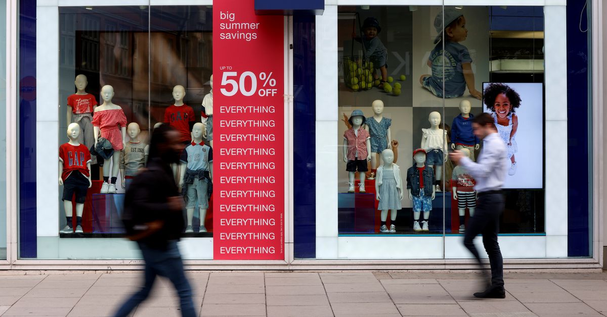 Gap says earnings set for strong 2022 as social events return