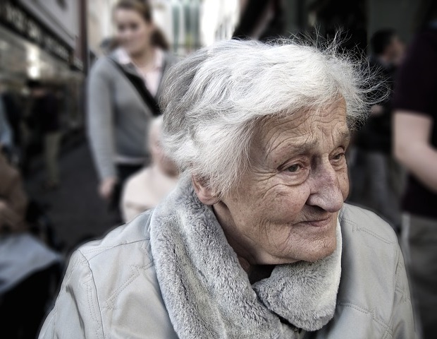 Life events that influence estrogen levels may be linked to woman's dementia risk in later life