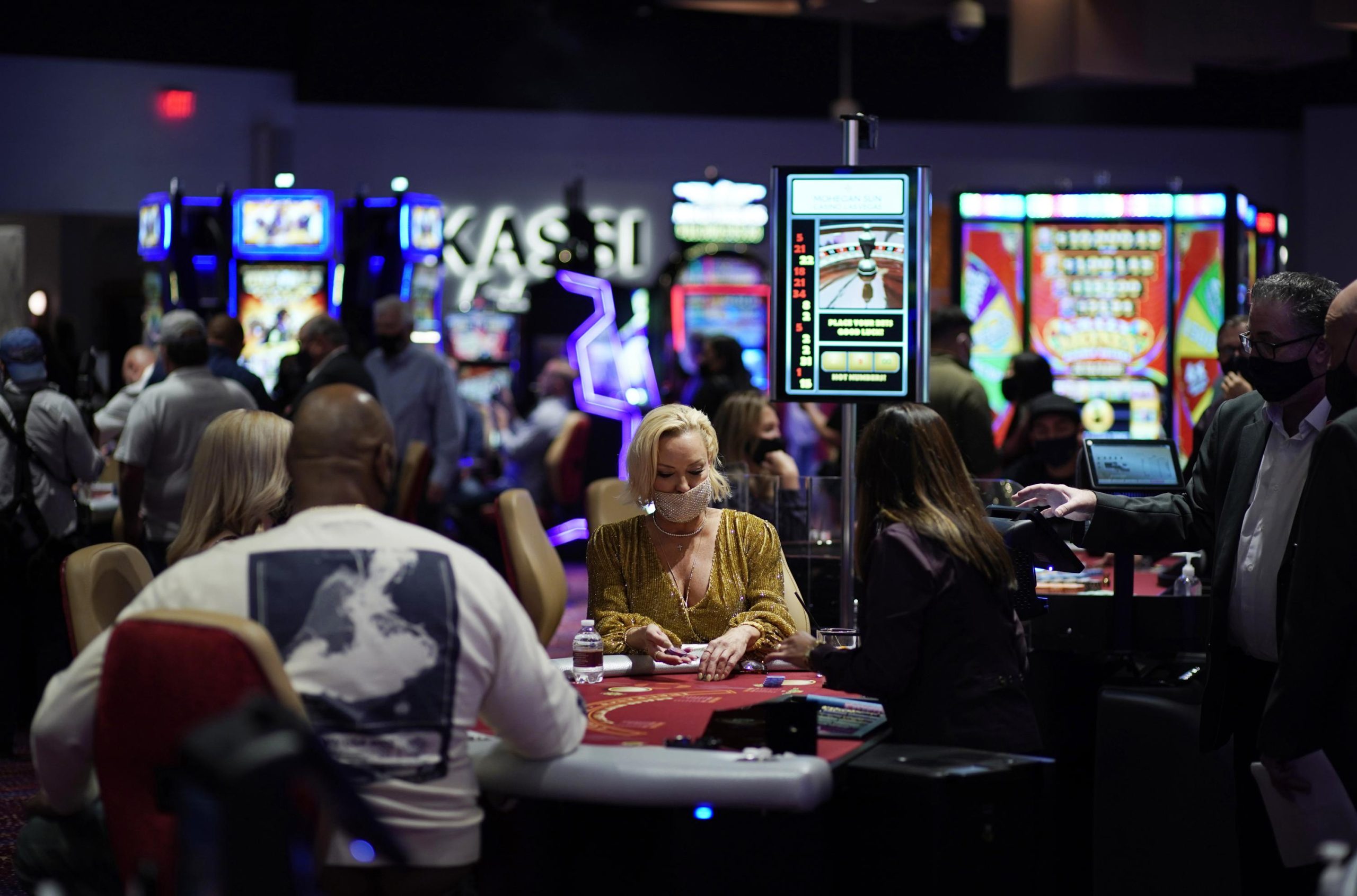Data: Overseas flights, big April events boost Vegas casinos