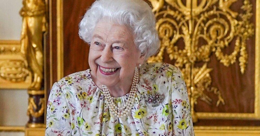 Queen Elizabeth gets standing ovation at Platinum Jubilee event