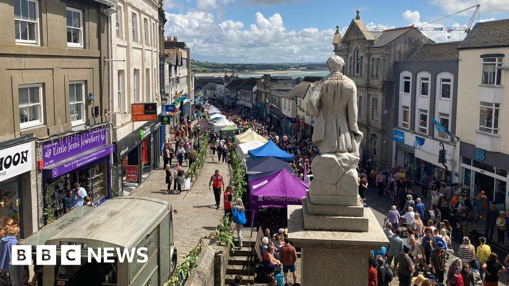 Crowds flock to Penzance for first Mazey Day events since 2019